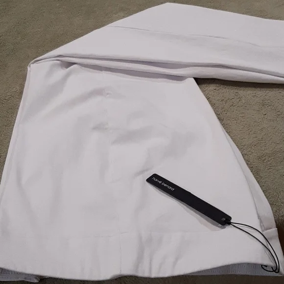 Harve Benard size 10 bright white capri pants. - Picture 4 of 4